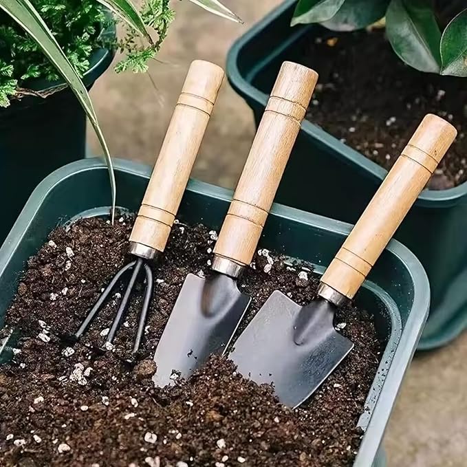 Self Watering Planter Insert 4 Pack Terracotta Vacation, 18oz Threaded shaped Watering Spikes Self Watering Devices for Indoor Outdoor Plants Easy To Refill & Maintain with 3 Pcs Mini Garden Tools Set