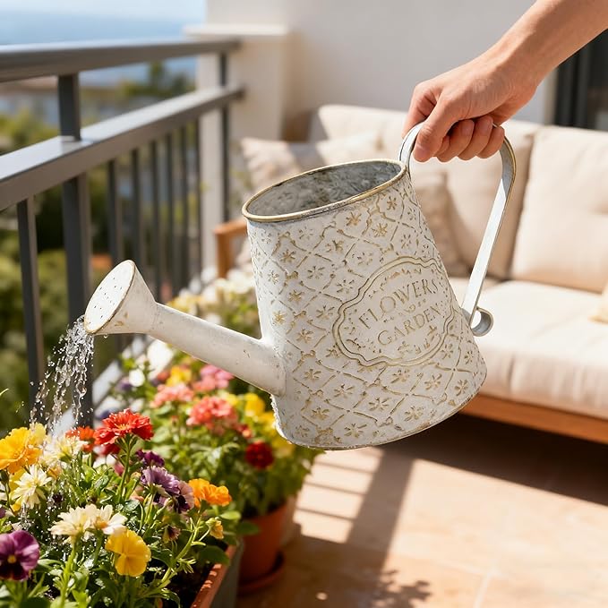 Vintage Metal Watering Can with Handle Rustic Farmhouse Watering Can Flower Pot Distressed Decorative Planter Retro Gardening Flower Bucket for Home Indoor Outdoor Garden Balcony Courtyard