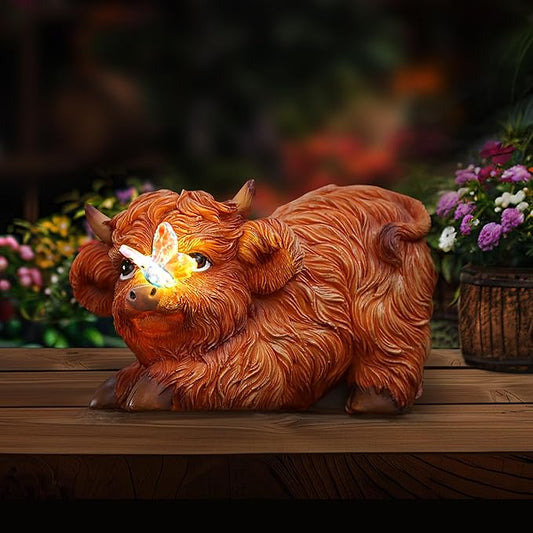 Highland Cow Solar Powered Outdoor Garden Statue, Resin Highland Cow Statue with Solar Light Lantern, Decorative Lawn, Yard Outdoor Highland Cow Decor. Unique home decorations, gifts for women